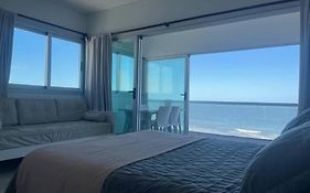 Exclusivo monoambiente frente al mar
